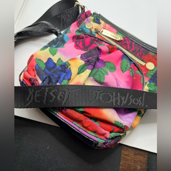 Betsy Johnson Rose print vibrant cross body, perfect condition - Picture 3 of 15